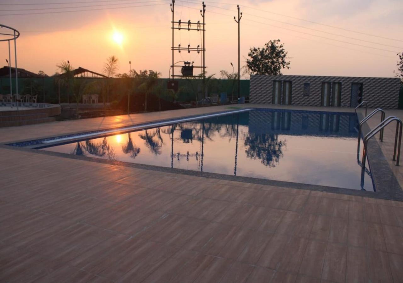 Hotel Metro Palace Resort Karjat Εξωτερικό φωτογραφία