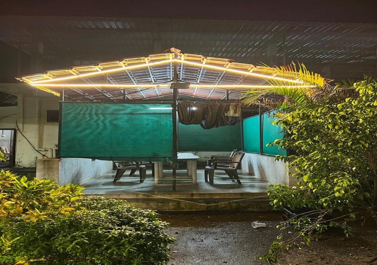 Hotel Metro Palace Resort Karjat Εξωτερικό φωτογραφία