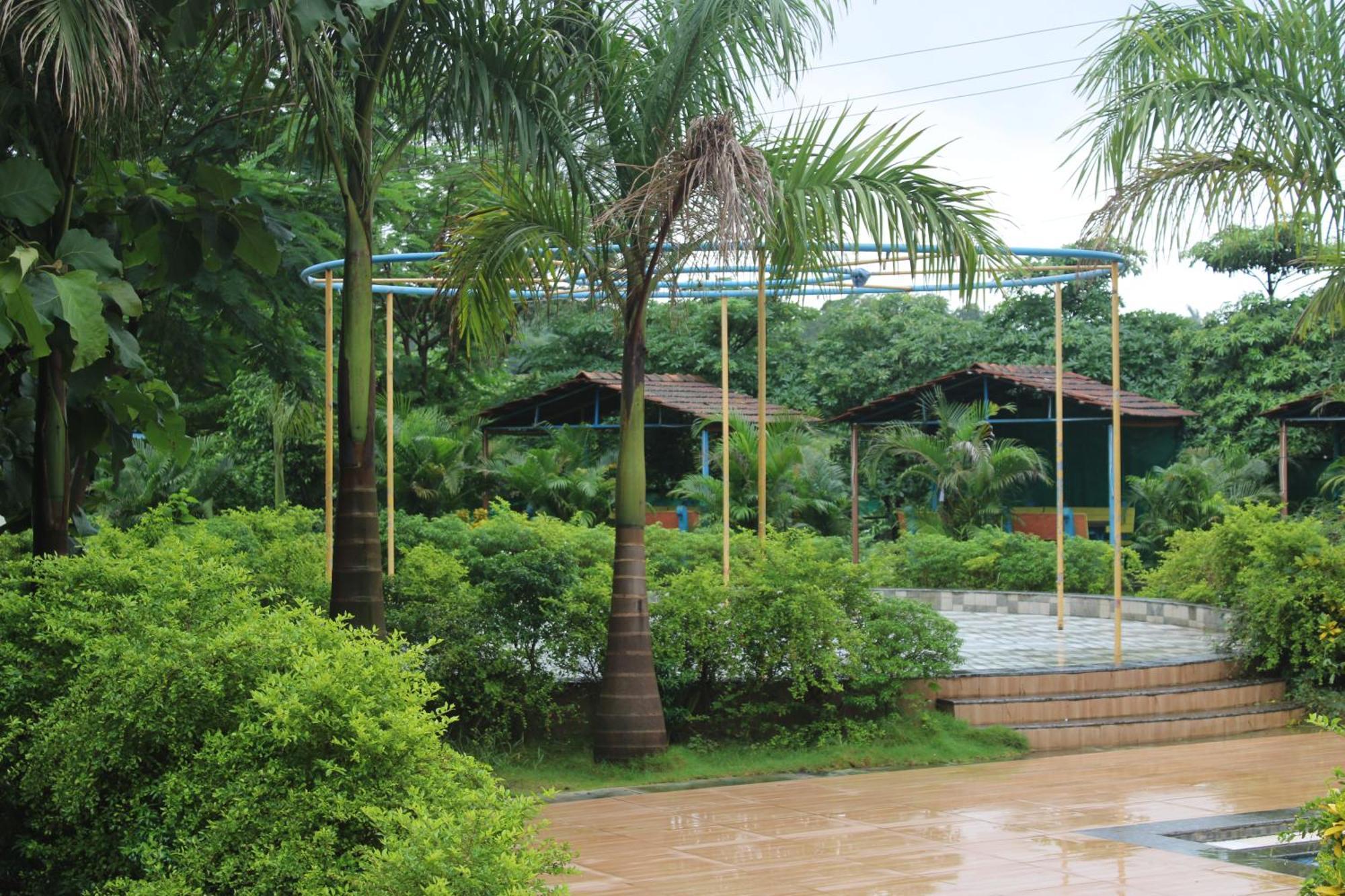 Hotel Metro Palace Resort Karjat Εξωτερικό φωτογραφία