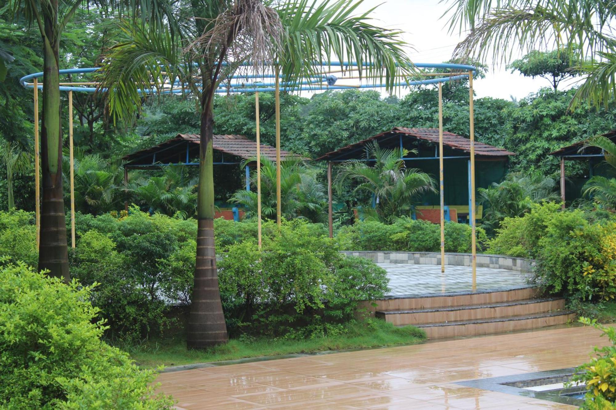 Hotel Metro Palace Resort Karjat Εξωτερικό φωτογραφία