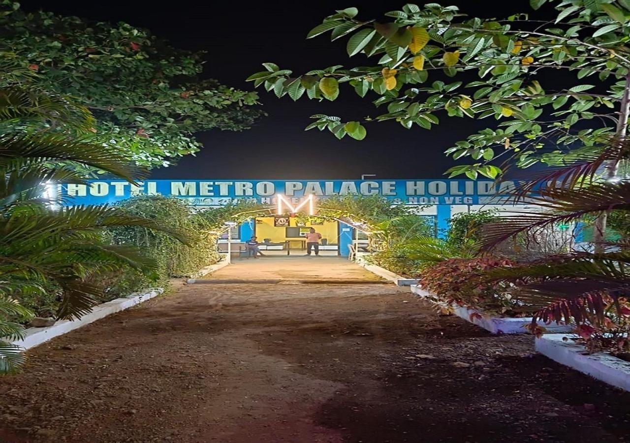 Hotel Metro Palace Resort Karjat Εξωτερικό φωτογραφία